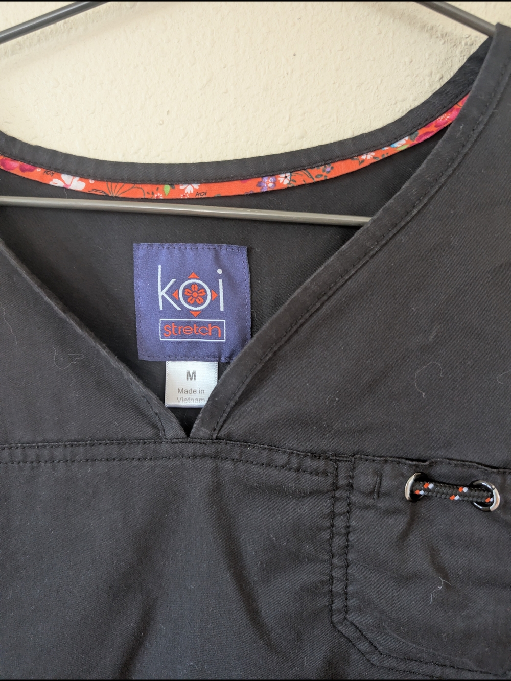 koi Black V-Neck Scrub Top with Chest Loop Detail M